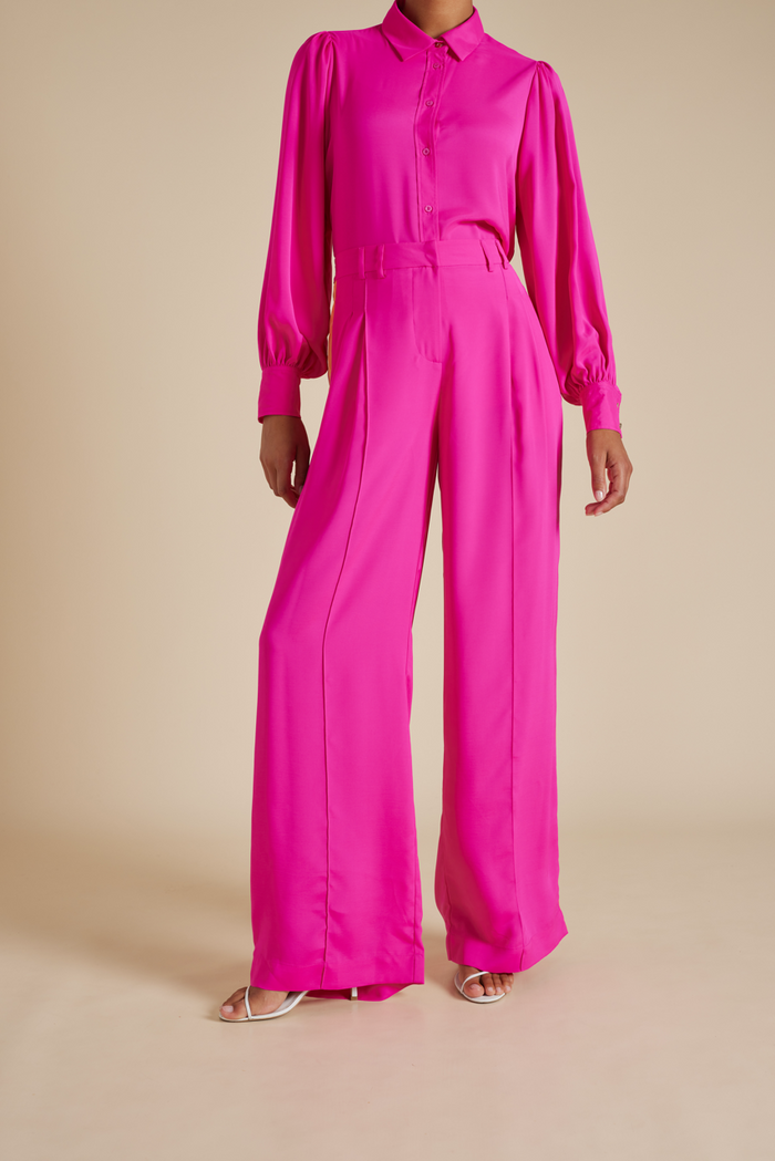 Alissa Pant in Flamingo