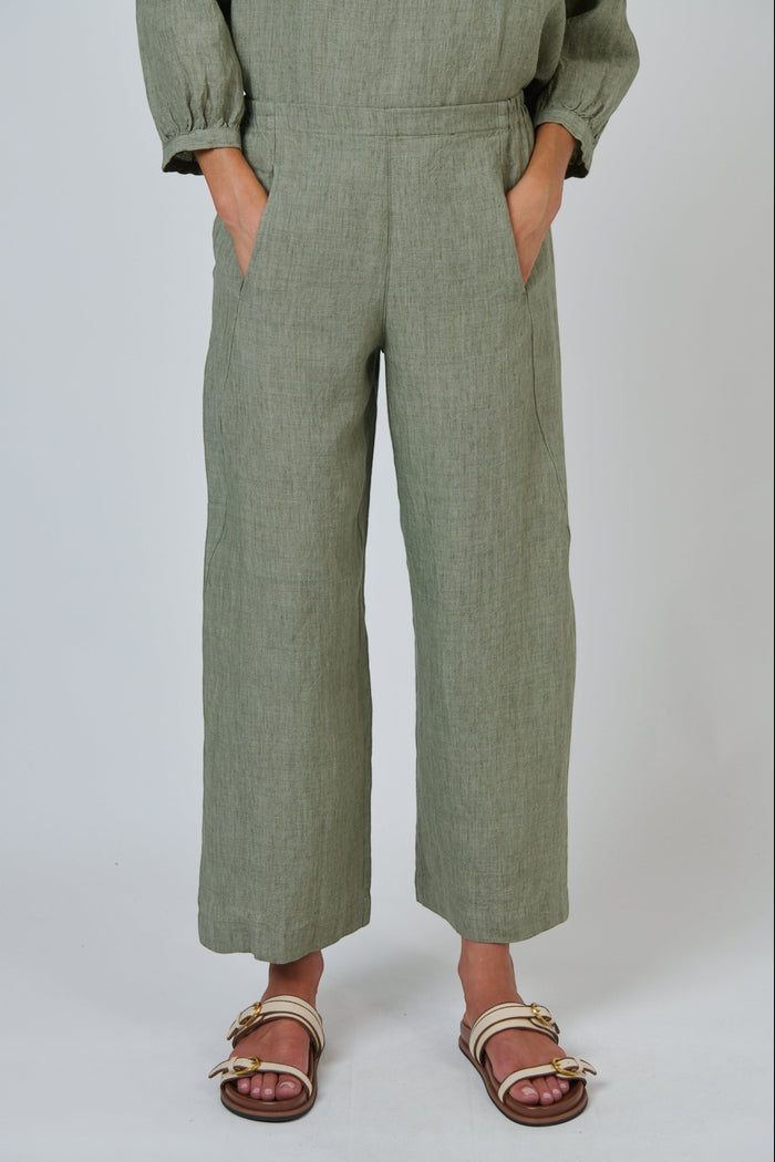 ELSHAM BOUTIQUE GA398 wide-leg linen trousers in artichoke green with front pockets and a flat waistband