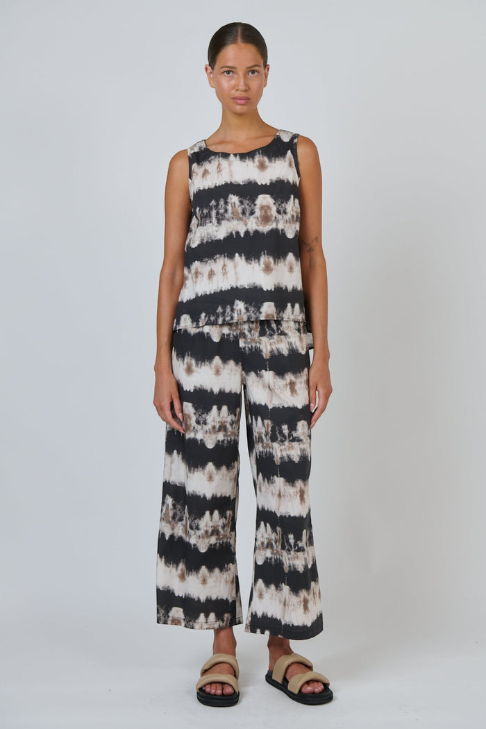 ELSHAM BOUTIQUE GA637 wide-leg cropped cotton trousers in black and white tie-dye print with elasticated waistband.