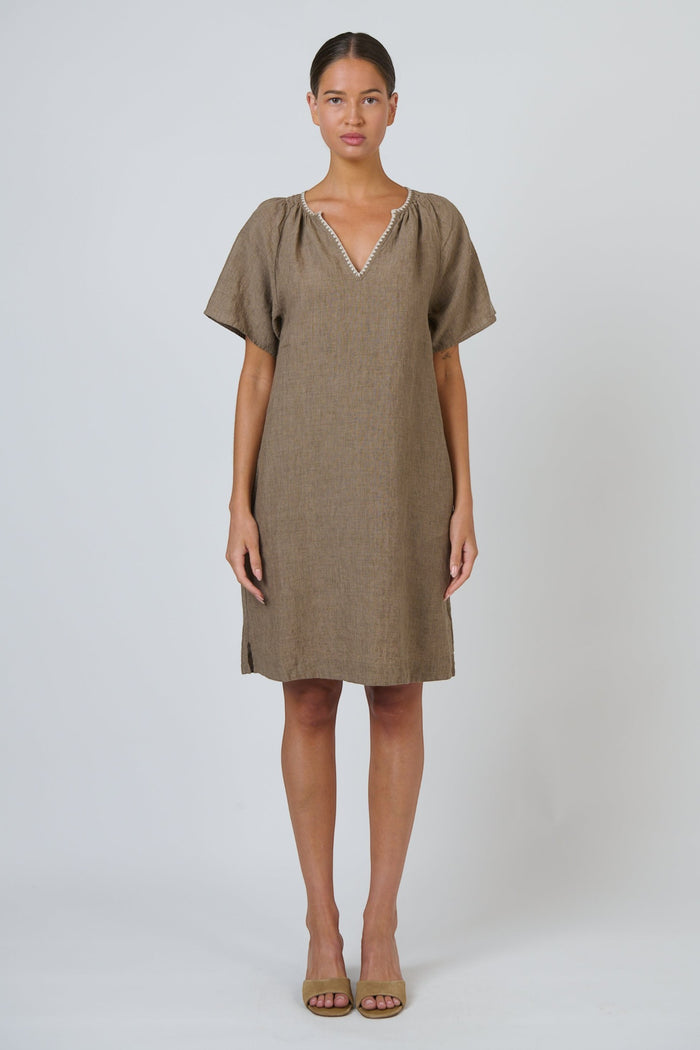 ELSHAM BOUTIQUE GA703 agate linen shift dress with V-neckline, contrast embroidery, and short sleeves on a model.