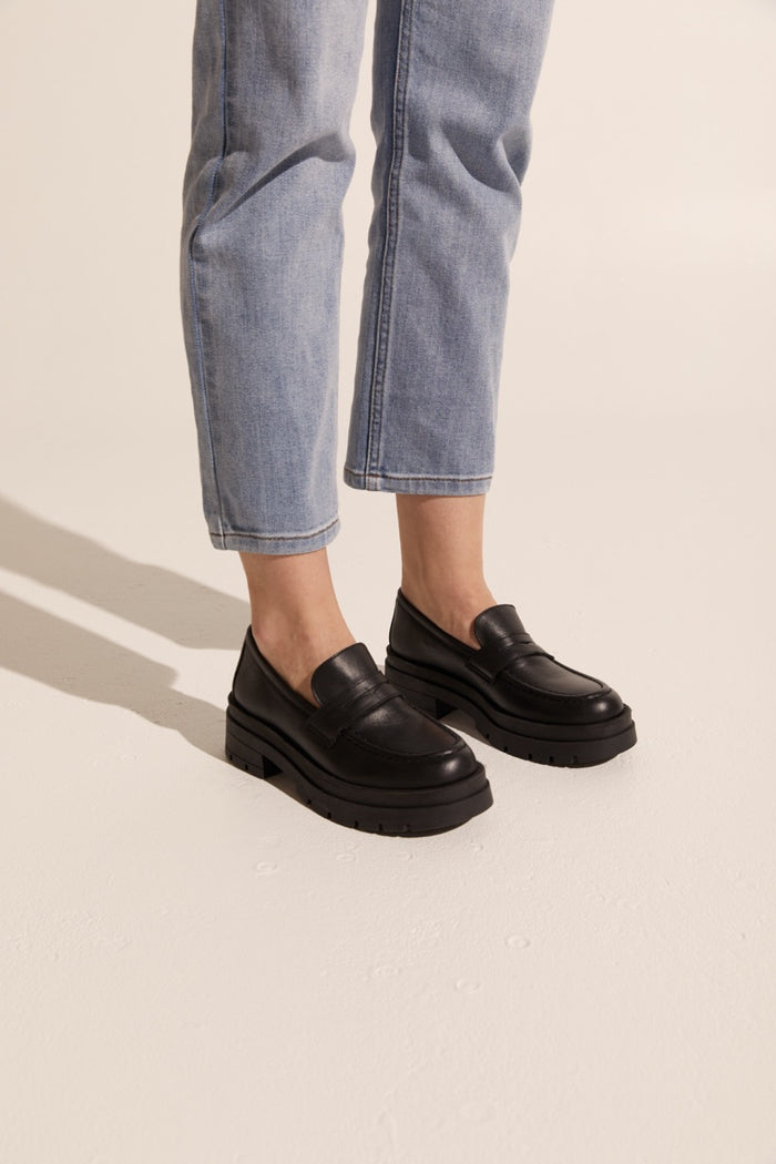 Jury Loafer in Black Leather