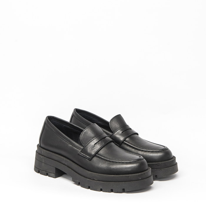 Jury Loafer in Black Leather