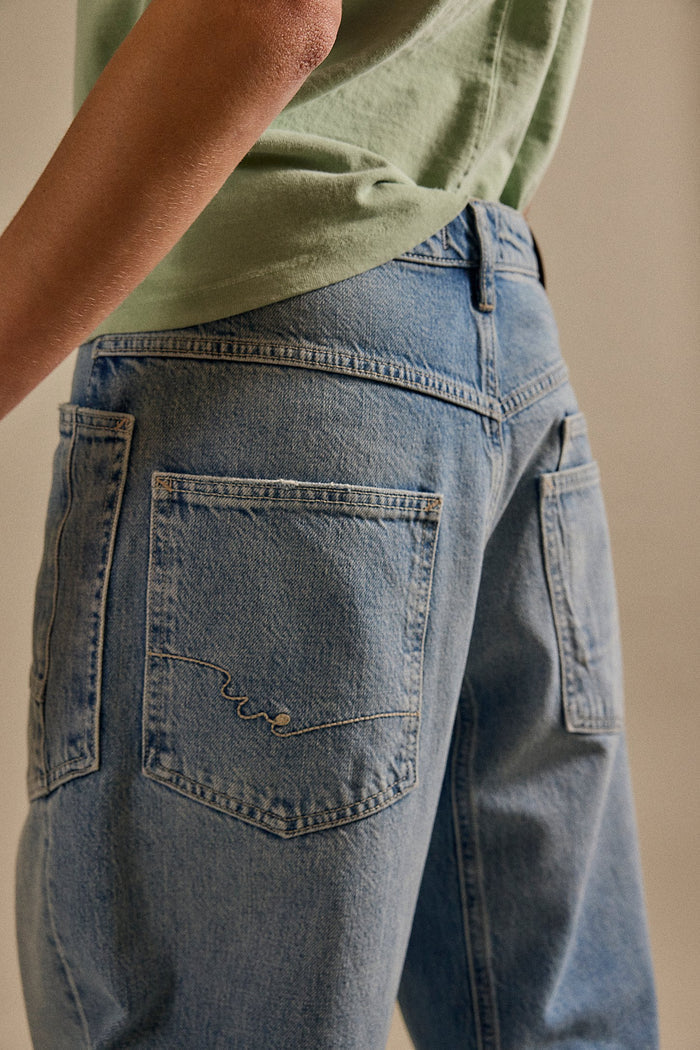 Minimalist Moxie Barrel Jeans | County Fair