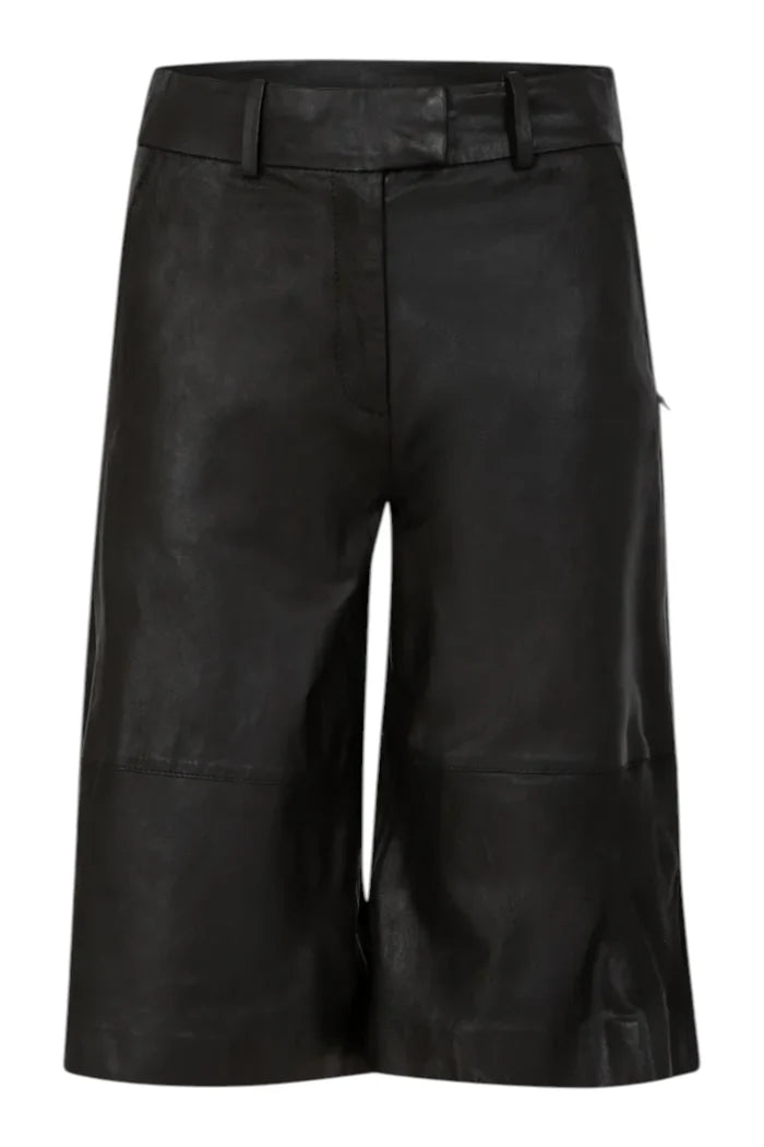 Petra Fit Leather Shorts | Black