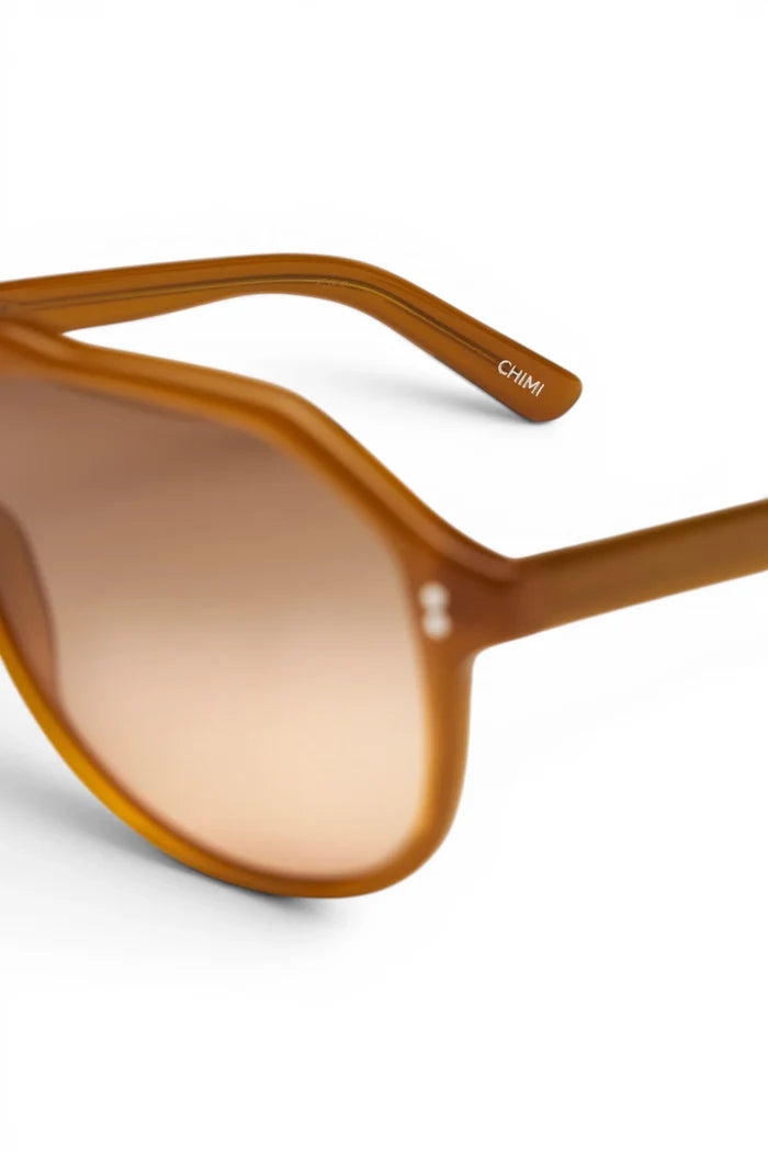 Sally | Amber Honey