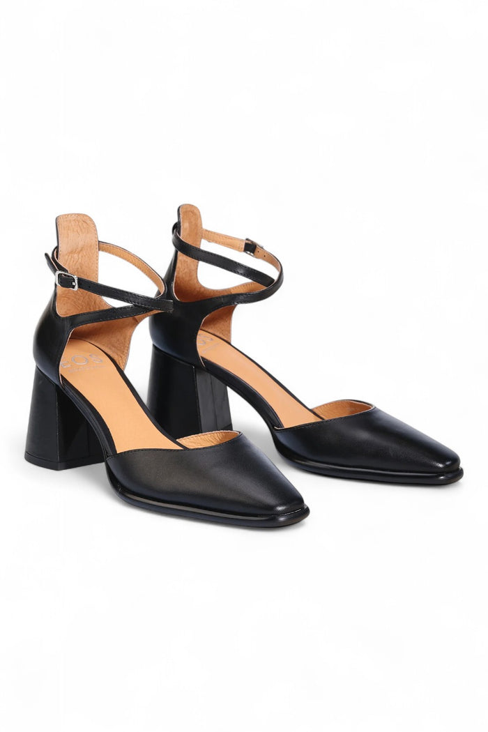 Zan Heel | Black Leather